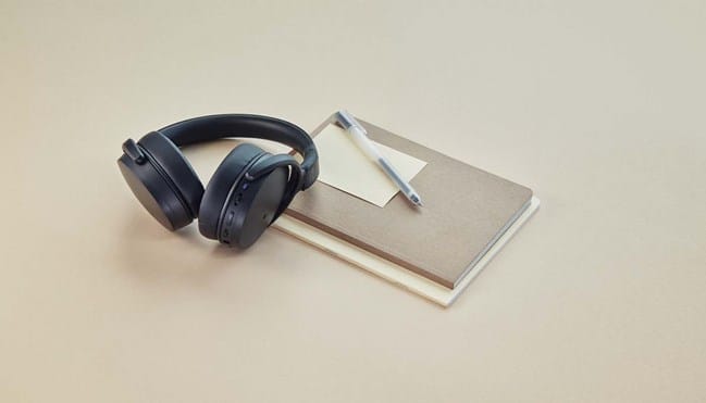 adapt-500---headset-on-table-with-notebook