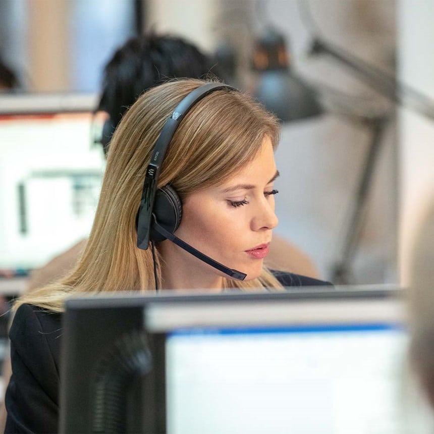 woman-in-call-center-with-headset-in-call epos adapt-100 series