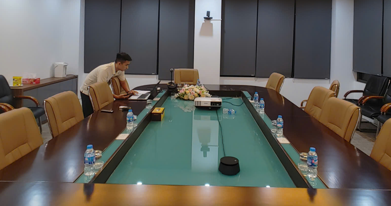 Kỹ thuật viên Ngọc Thiên thực hiện lắp đặt tại Hồ Chí Minh