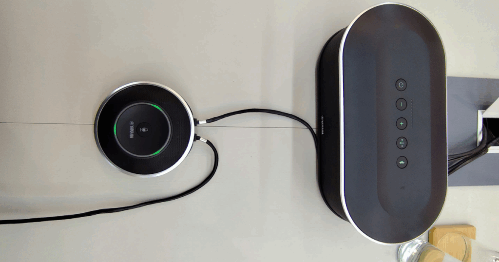 Thực hiện lắp đặt bộ Yamaha Microphone và Speaker System và micro mở rộng YVC-1000