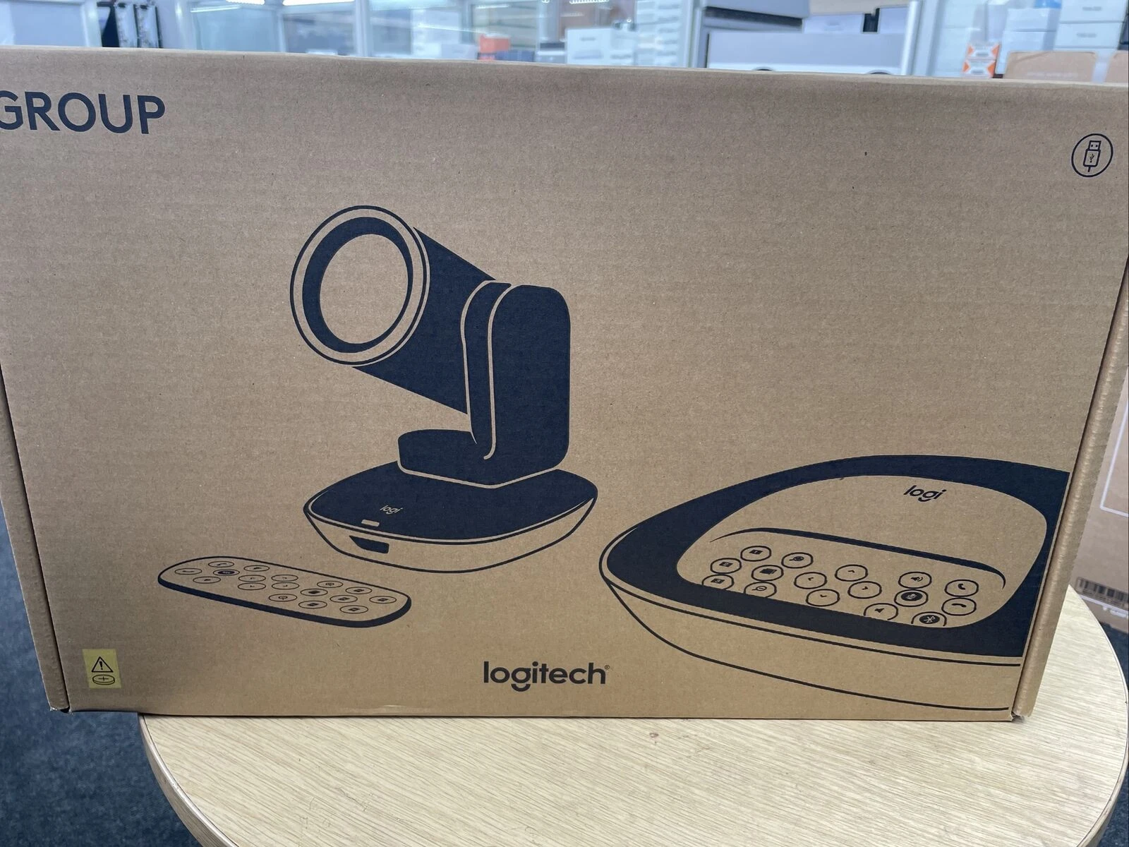 Hộp logitech group