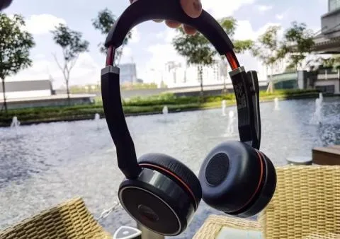 tai-nghe-jabra-evolve-75-stereo-noi-bat-cho-dan-van-phong