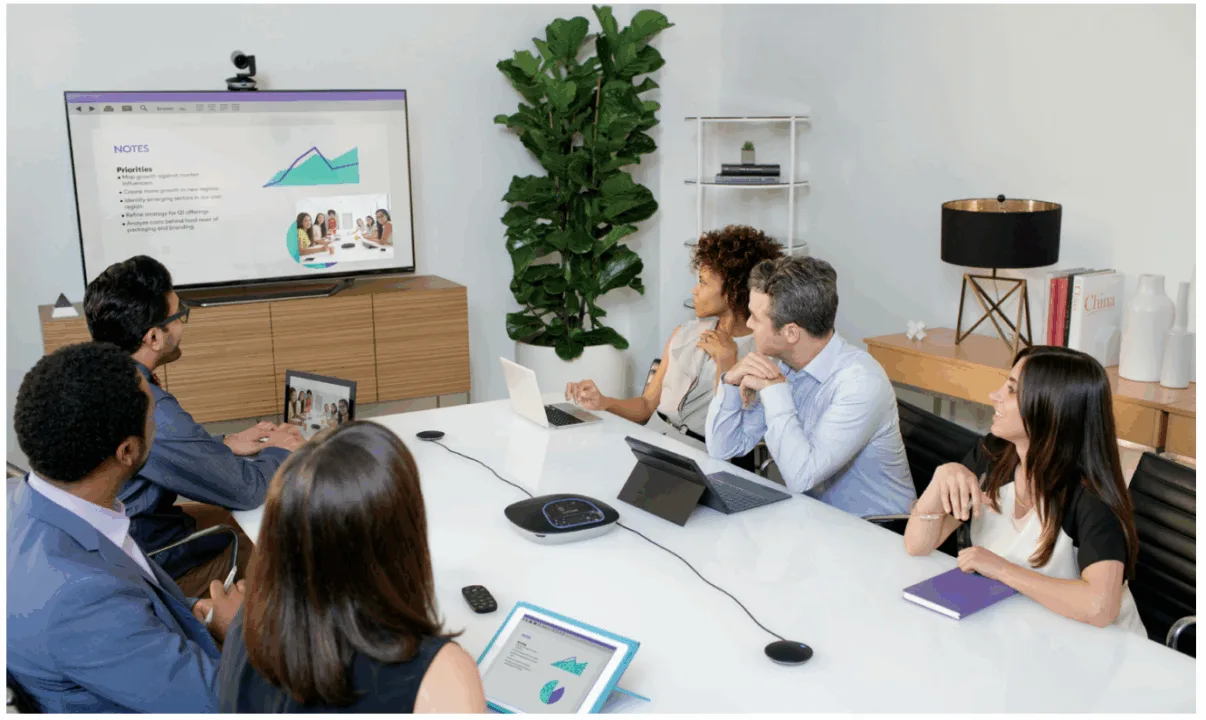 Phòng họp ứng dụng bộ Logi Group+ micro mở rộng