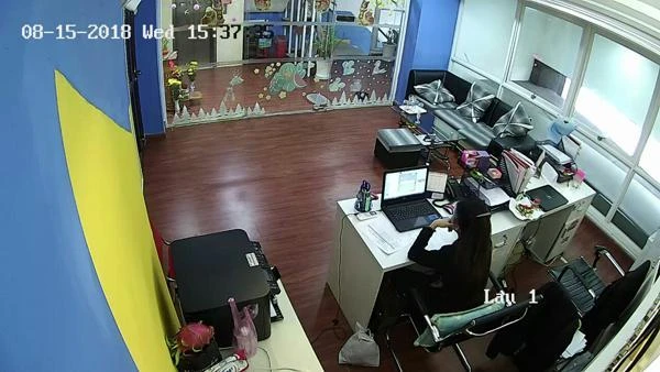 cong-ty-vien-thong-lap-camera-phuong-ngo-mayHình ảnh lắp đặt bộ 8 camera tại 1 văn phòng công ty