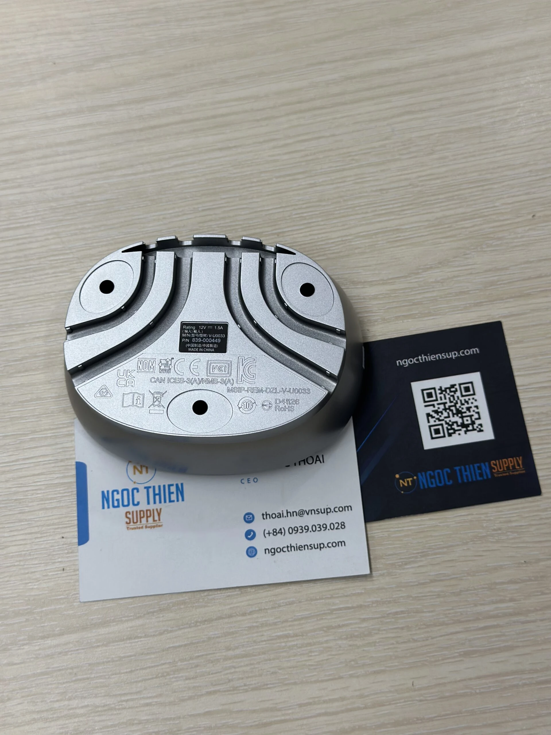 Mặt đáy hub kết nối bộ logitech group