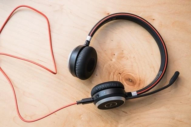 dung tai nghe call center dung cach tai nghe call center