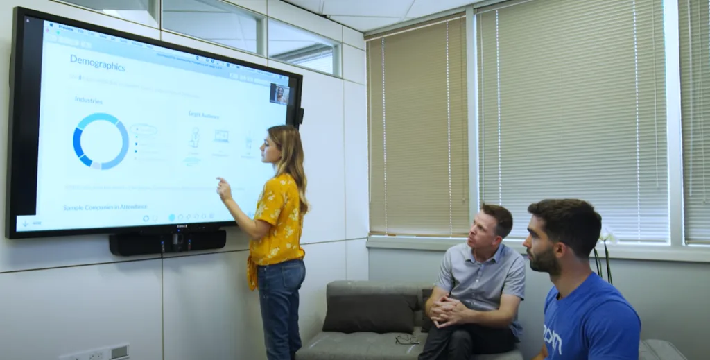 Team work with zoom meeting và câu hỏi thường gặp về Zoom Meeting