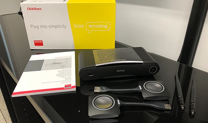 trong Barco-ClickShare-CSE-200 co gi