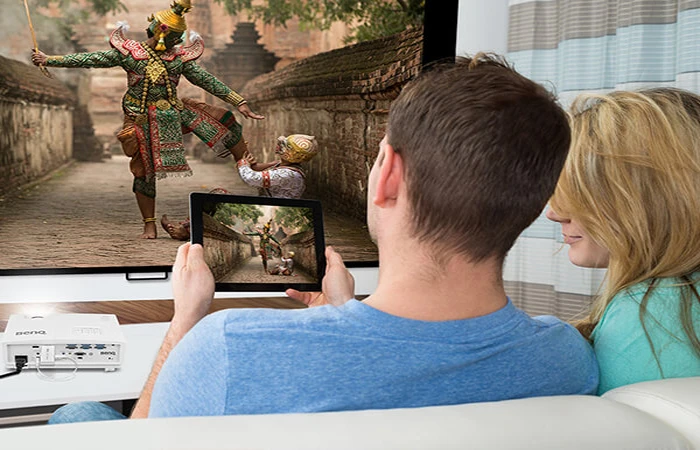 Kết nối BenQ QCast Mirror với HDMI và USB để sử dụng máy chiếu hoặc màn hình