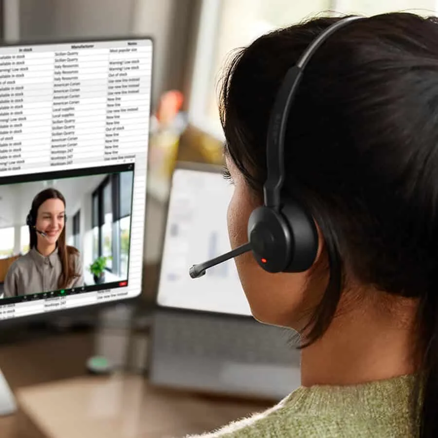 hybrid work with headphone