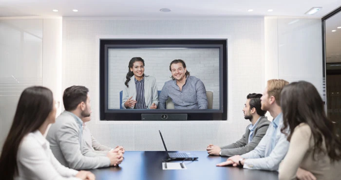 Yealink UVC40 là thanh camera hội nghị USB All-in-one (AIO), tích hợp Camera công nghệ AI chất lượng cao