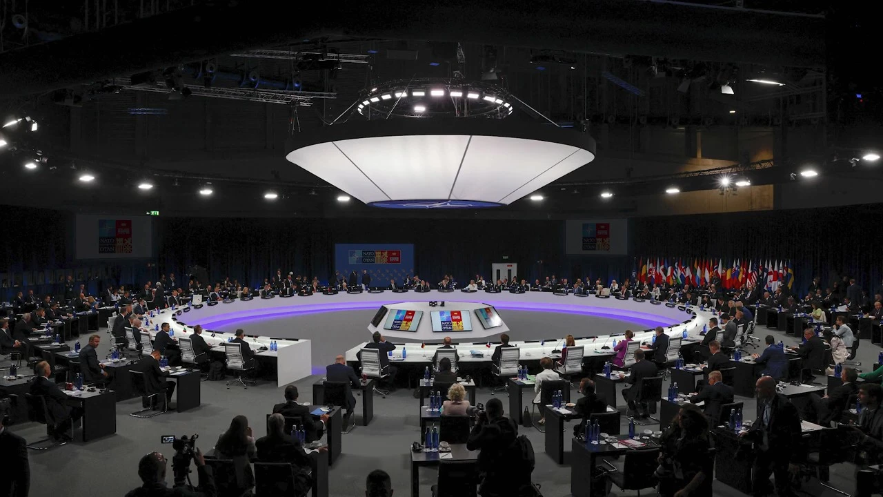 Ứng dụng bộ thu hồng ngoại 4 kênh Bosch LBB4540-04 trong các buổi hội nghị