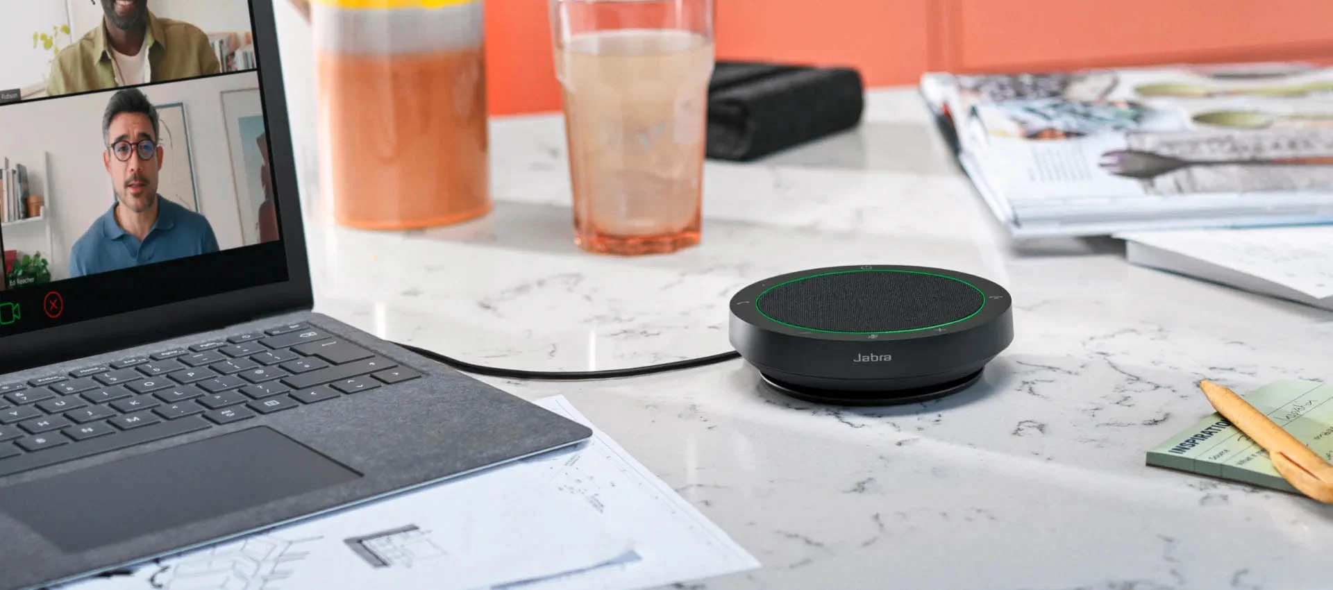 thiết kế nổi bật loa hội nghị jabra speak2 40 UC dark grey