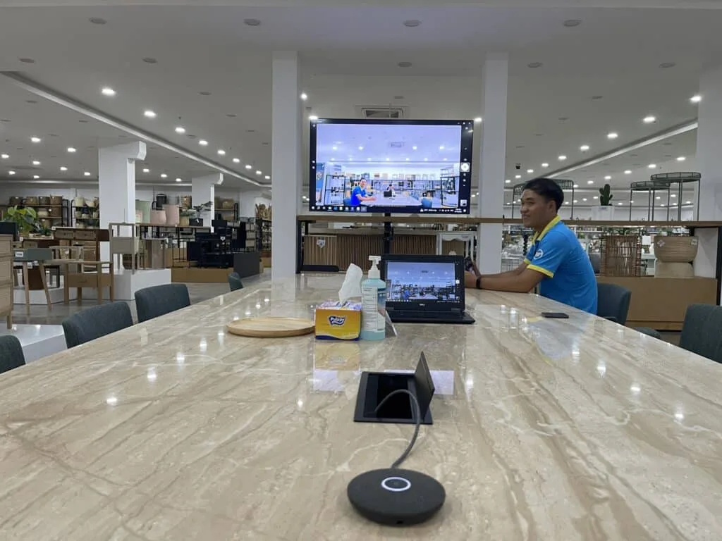 phong hop thu 3 tai Cong ty Co phan do dung Gia đinh Viet Nam 2