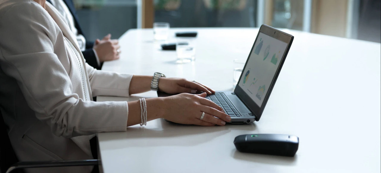 Tính năng bộ phát micro boundary không dây shure ulxd6/o