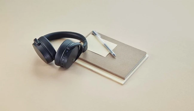 adapt-500---headset-on-table-with-notebook