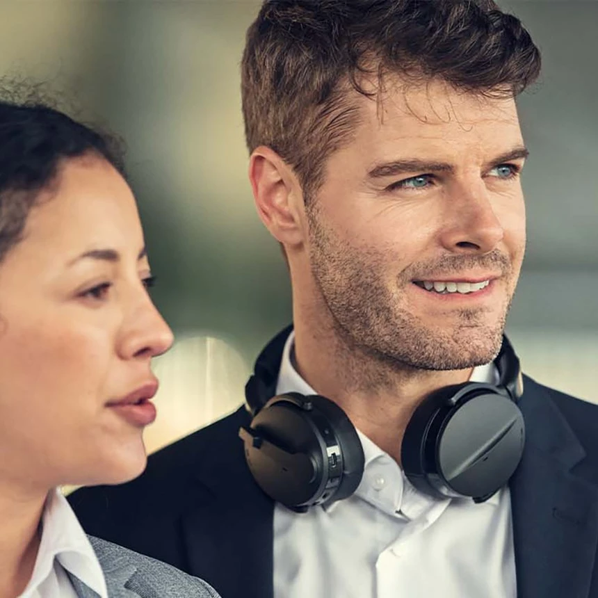 adapt-500---man-and-woman-talking