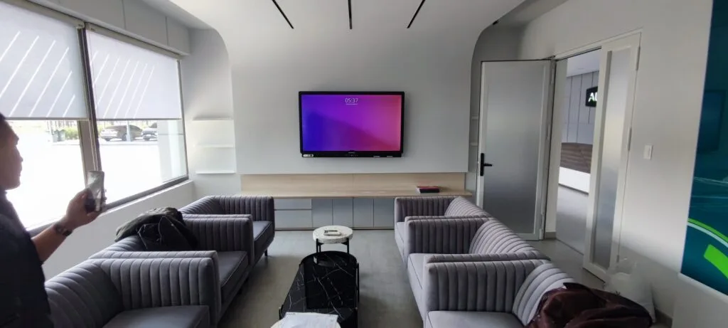 Cung cấp màn hình tương tác Promethean 65 inch cho công ty cổ phần đầu tư phát triển hạ tầng Rạng Đông