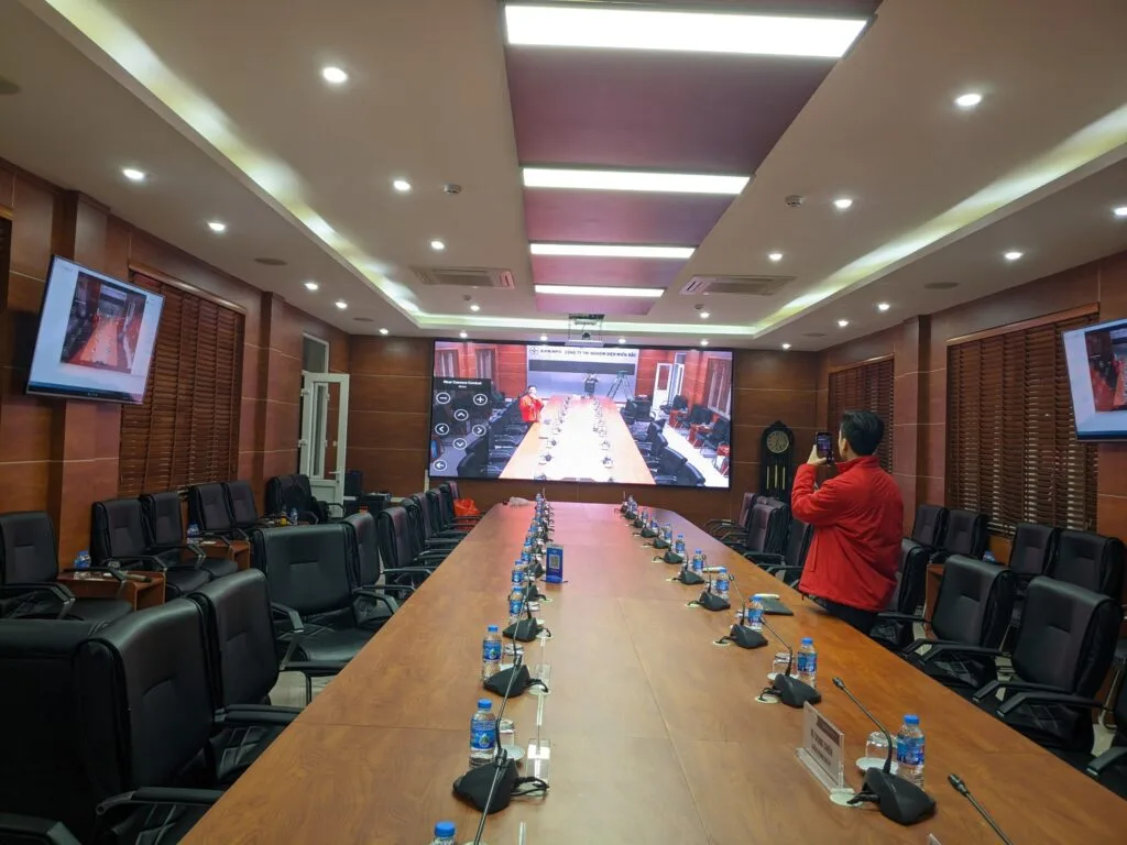 Sử dụng remote để điều khiển camera