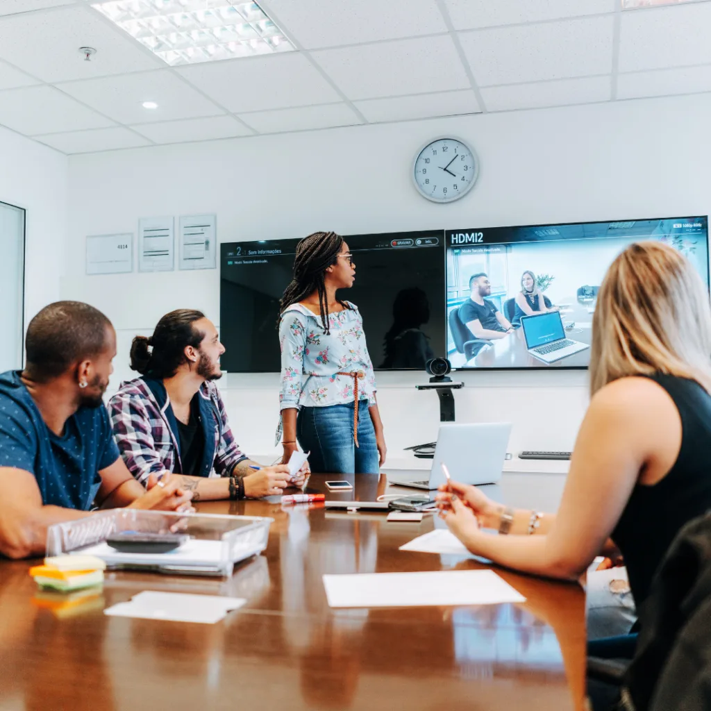 Thiết bị cho phòng họp trực tuyến