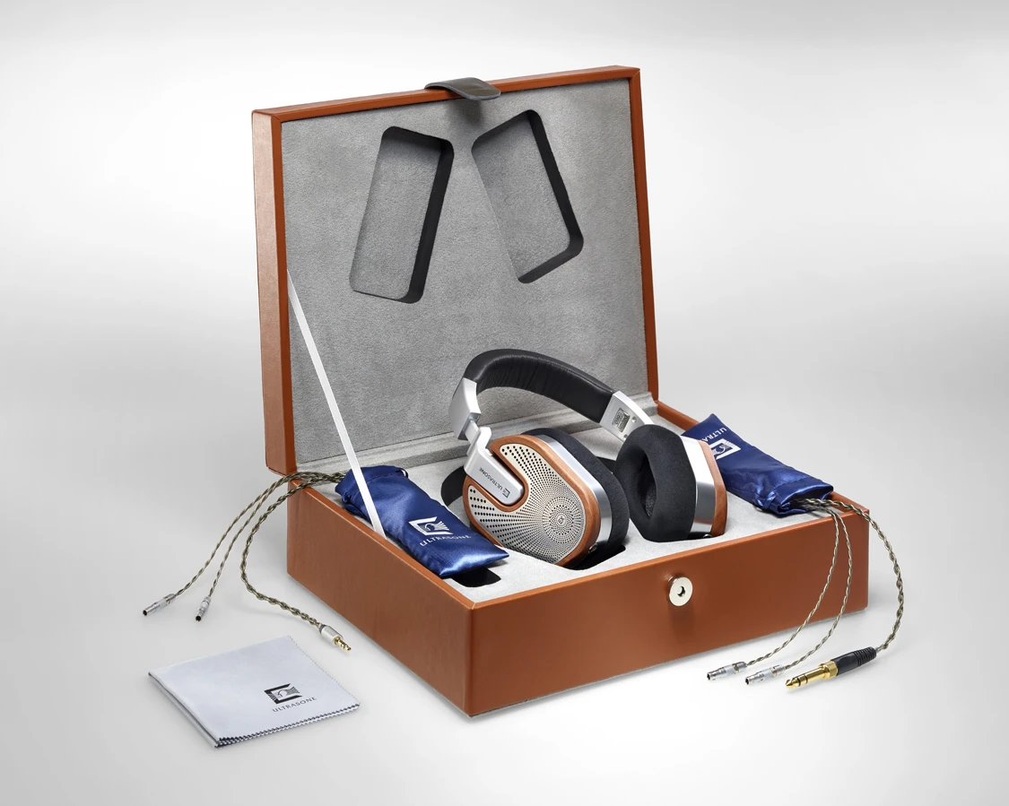 Bên Trong Hộp Tai Nghe Ultrasone Edition 15