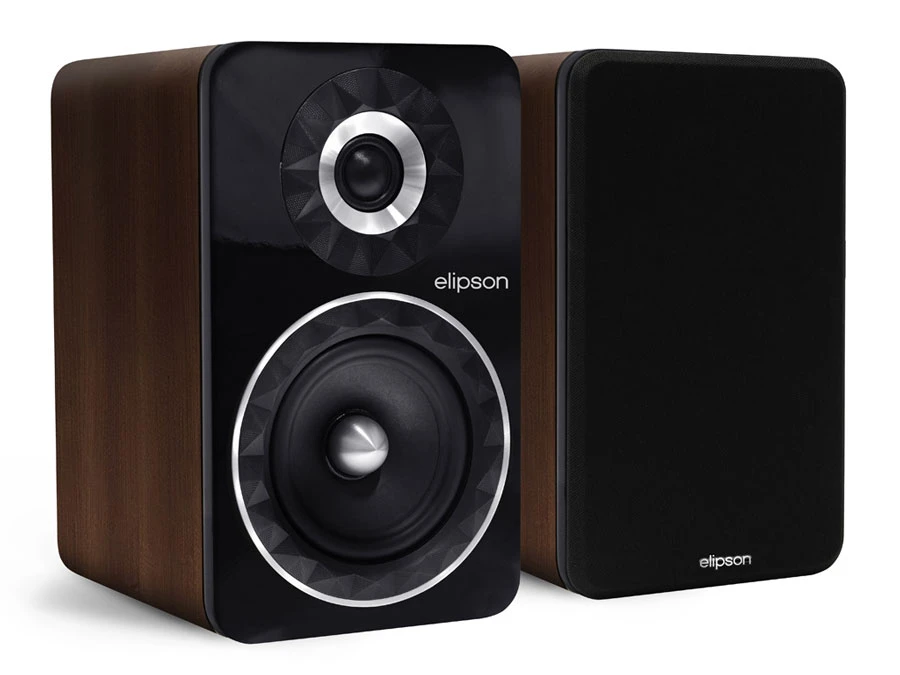 Bề mặt thùng loa Elipson Prestige Facet 6B được chế tác bằng lớp sơn mài rất sang trọng. Vì là loa Bookshelf nên có thể dễ dàng để lên kệ, bàn làm việc hoặc trên tử TV