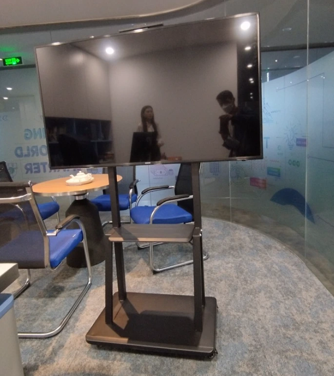 Hình ảnh Thực Tế Giá Treo Tivi Di động E1900