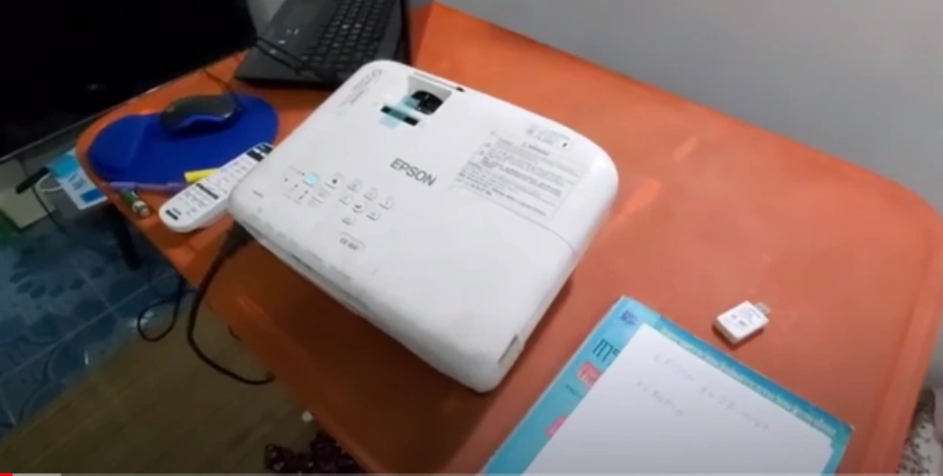 Máy Chiếu Epson Eb-w41