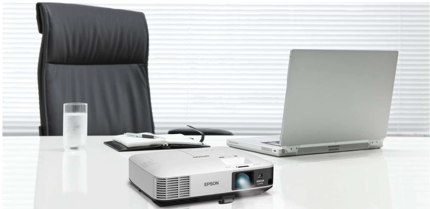 Sử Dụng Máy Chiếu Epson Eb-2265u Trong Phòng Làm Việc
