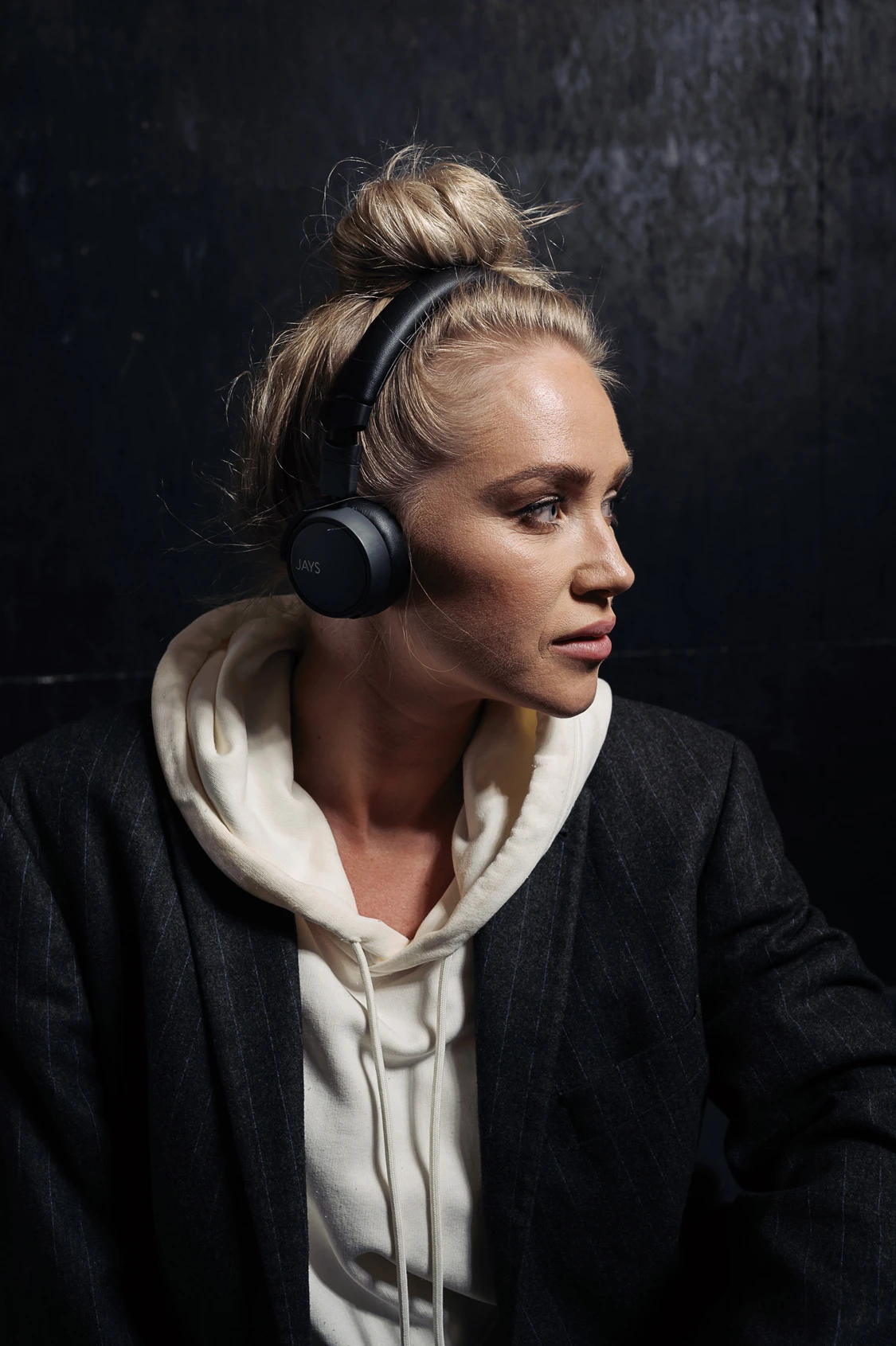 Tai Nghe Bluetooth Jays X Seven Màu đen Sang Trọng