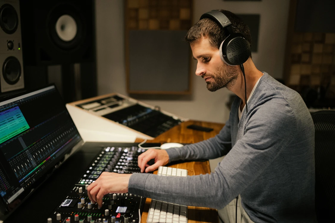 Ứng Dụng Tai Nghe Beyerdynamic Dt900 Pro X