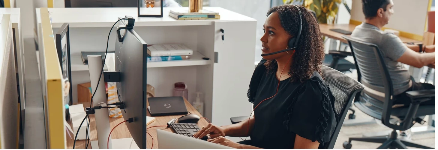 Ứng Dụng Tai Nghe Có Dây Poly Bw 3220 Usb-c Hs +usb-c Sang Usb-a (bulk) Trong Công Việc