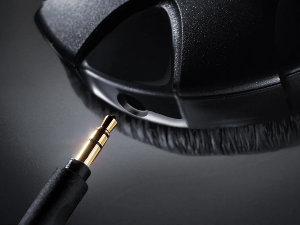 Dây Cáp Xoắn Của Tai Nghe Sennheiser Hd215-ii Có Thể Tháo Rời Và Kết Nối Bằng Cổng 3.5mm