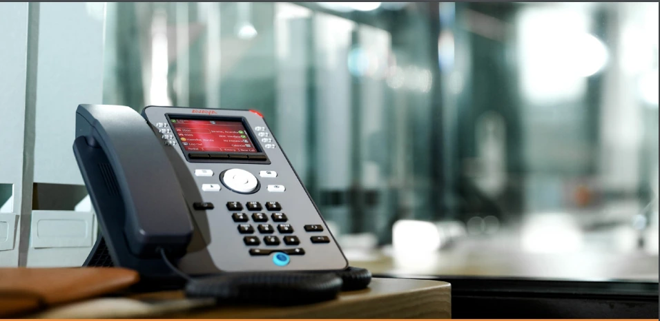 Điện thoại IP Avaya J179 trong văn phòng làm việc