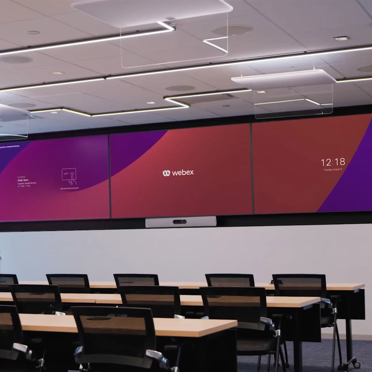 Cisco Ceiling Microphone trong phòng hội nghị lớn