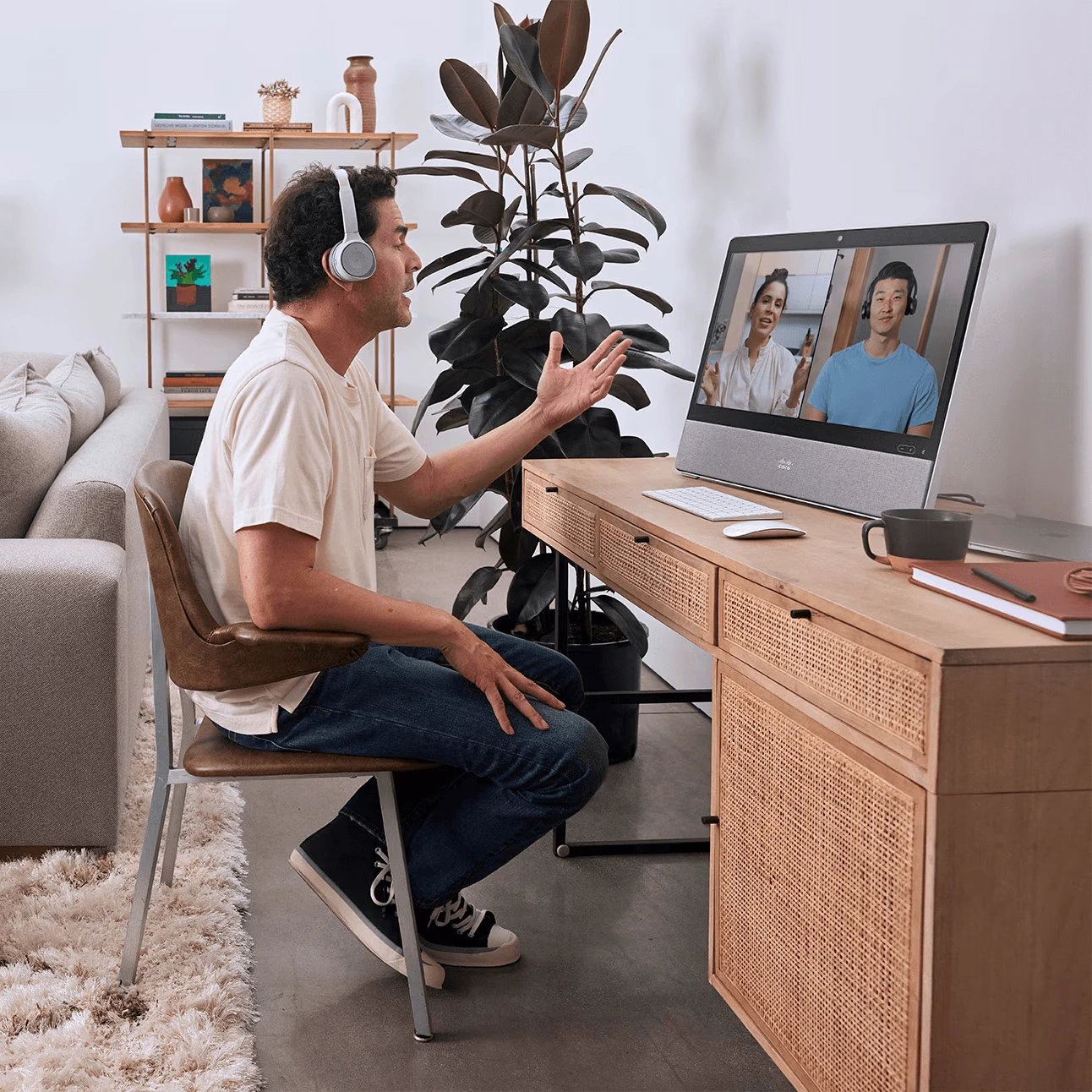 Cisco Desk thể hiện chuyên nghiệp