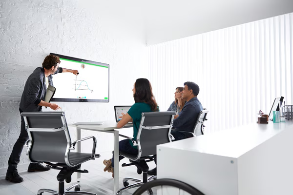 Cisco Webex Board 55S có mảng 12 micrô tích hợp