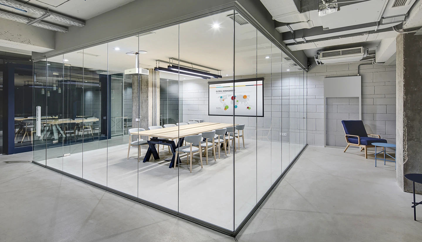 EPSON EB-L730U với độ sáng ấn tượng