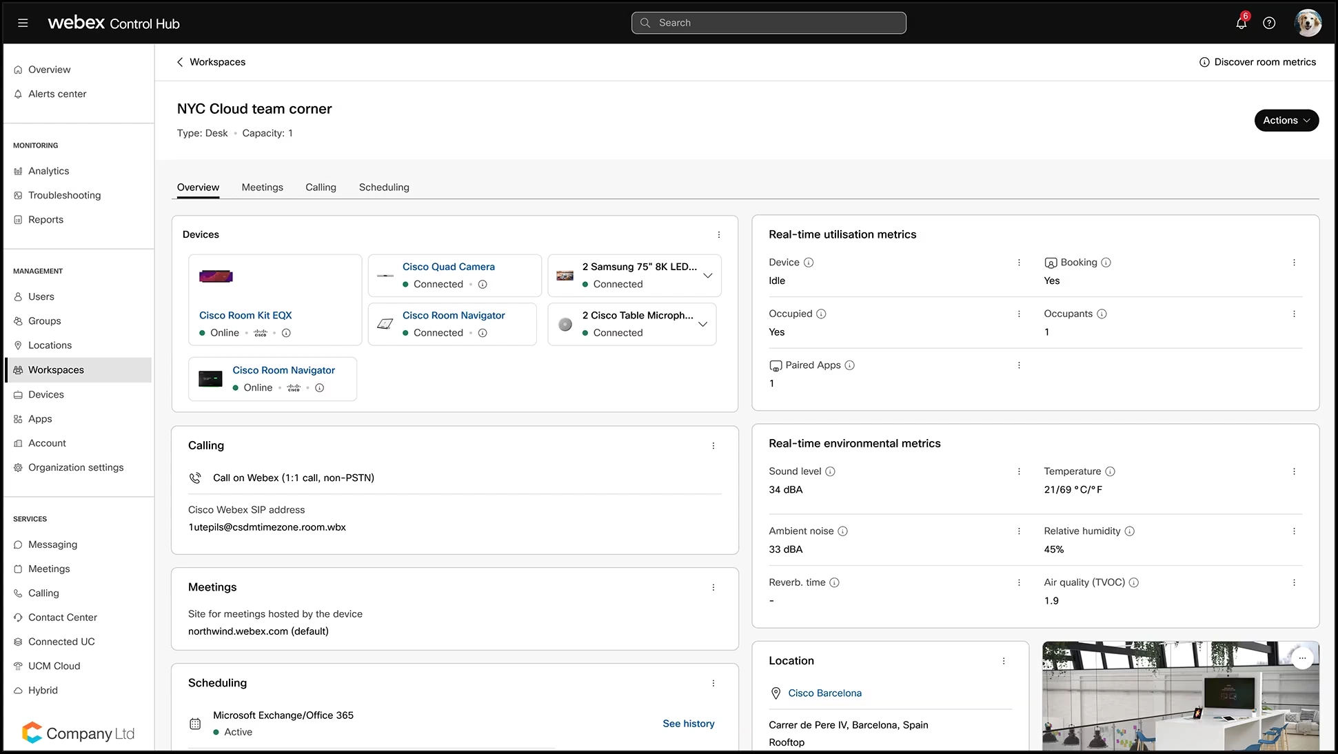 Quá trình triển khai phòng EQX của Room Kit được hiển thị trong bảng thông tin quản lý không gian làm việc và thiết bị Control Hub hợp nhất.