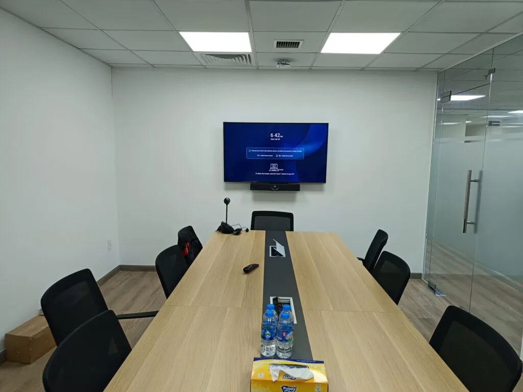 Thiết bị hội nghị All in one Yealink MeetingBar A20-010 trong phòng họp vừa