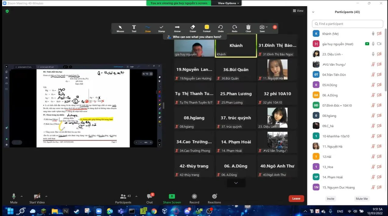 Lớp học sử dụng Zoom để dạy học