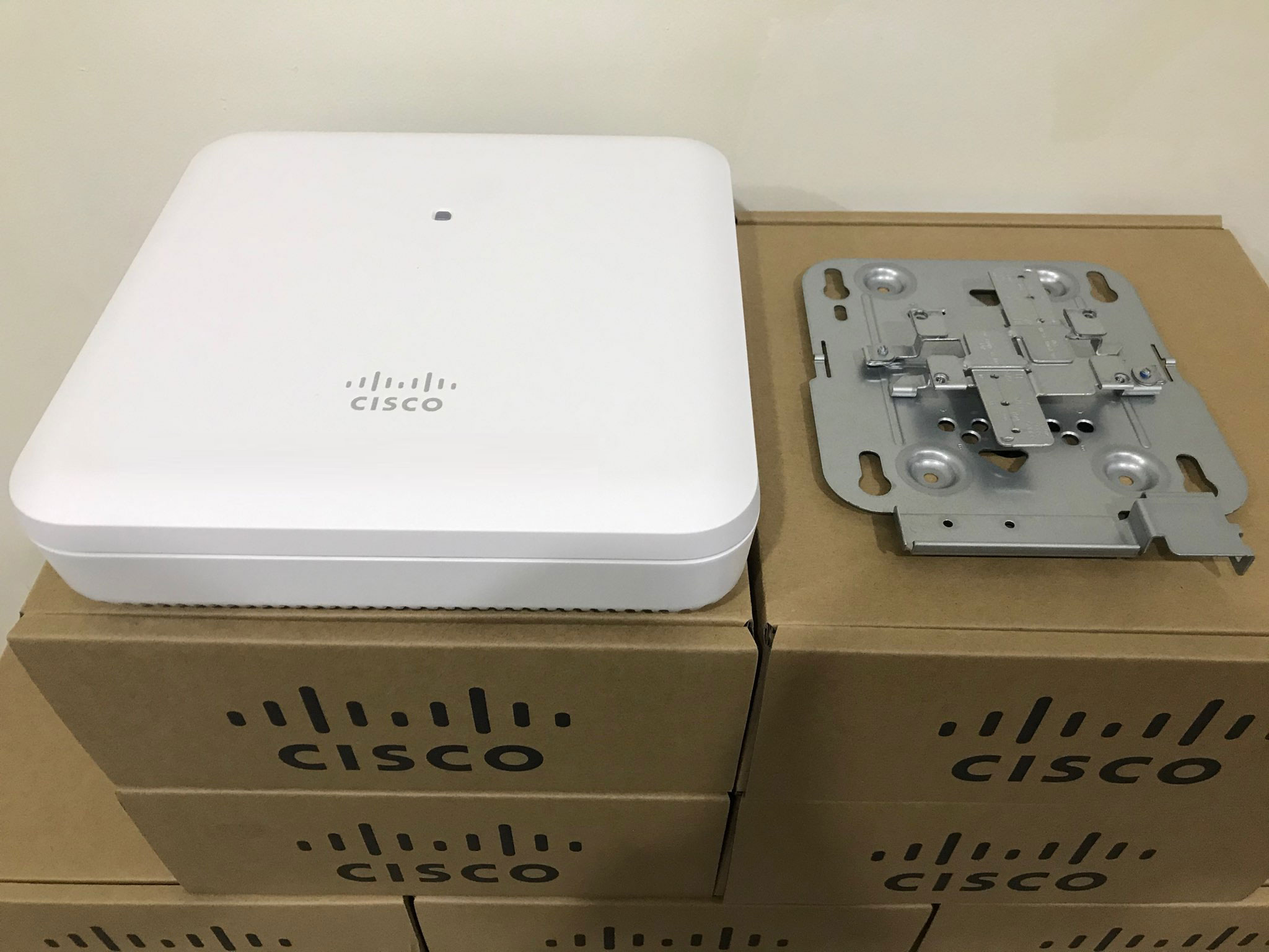 Bộ phát Wifi Cisco AIR-AP1852I-S-K9C và giá treo