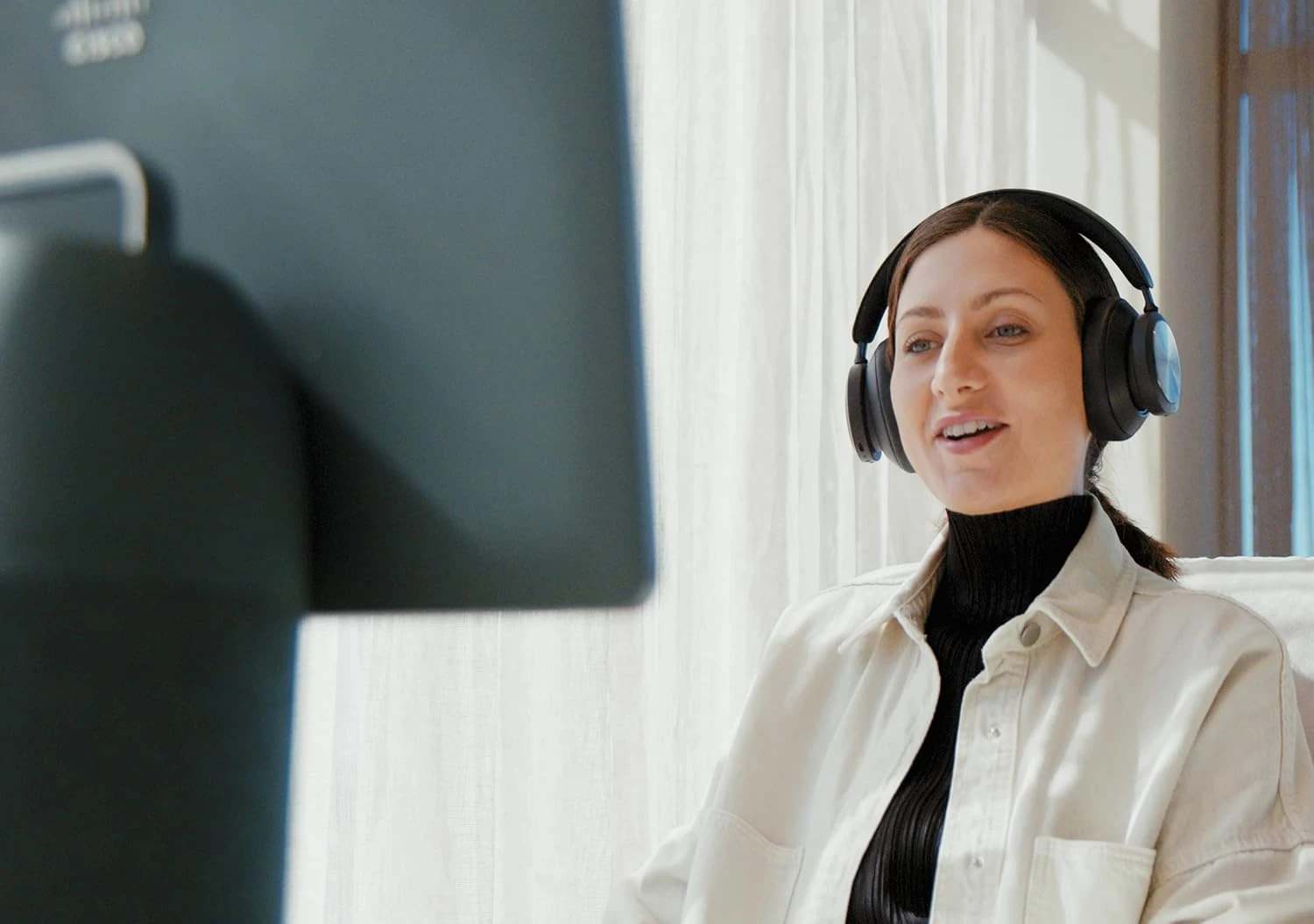 Làm việc tại nhà với tai nghe Cisco 980