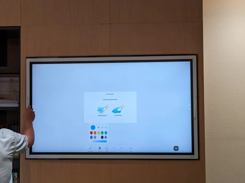 Màn hình tương tác Samsung Flip Pro 55 inch (LH55WMBWBGCXXV) và 2 bút cảm ứng viết trên màn hình