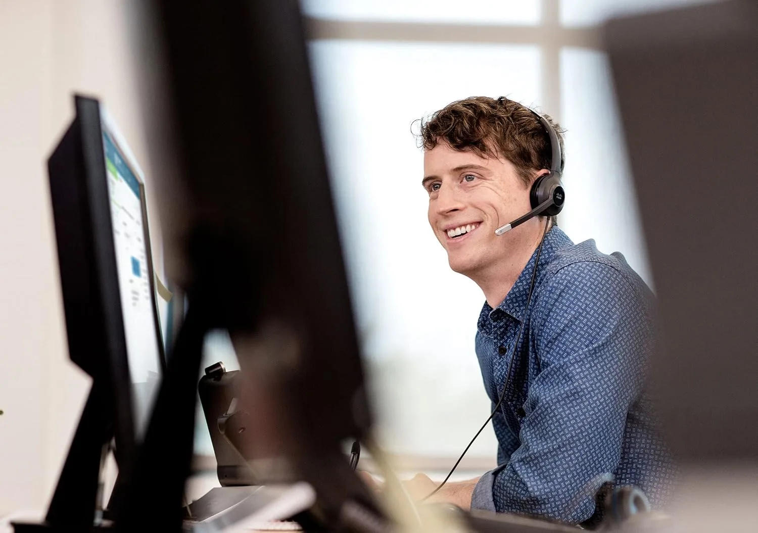 Sử dụng tai nghe Cisco 522 tại văn phòng