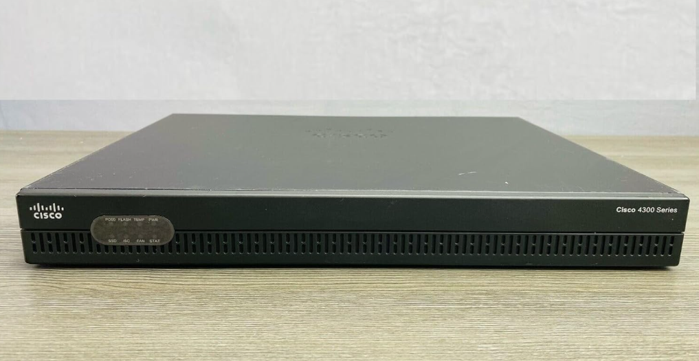 Mặt trước của Cisco ISR4321 V-K9