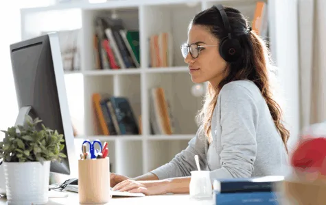 Sử dụng Yealink WH68 Hybrid làm việc tại văn phòng