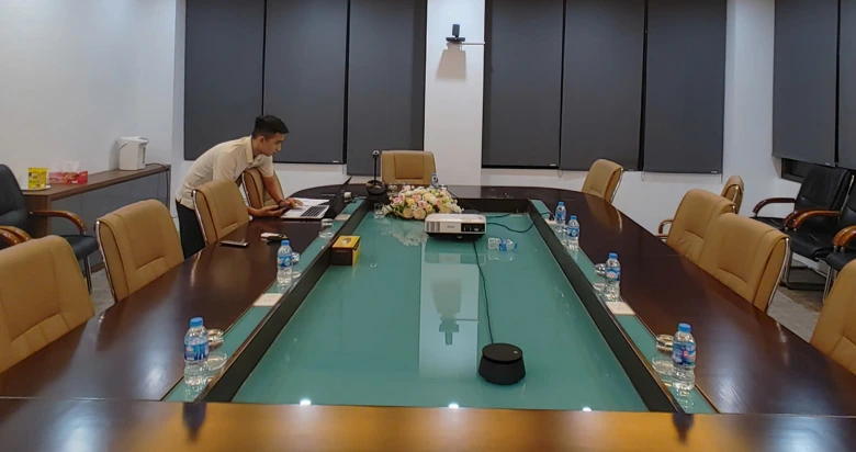 Kỹ thuật viên Ngọc Thiên thực hiện lắp đặt tại Hồ Chí Minh