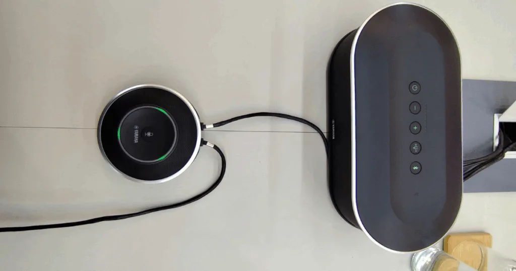 Thực hiện lắp đặt bộ Yamaha Microphone và Speaker System và micro mở rộng YVC-1000