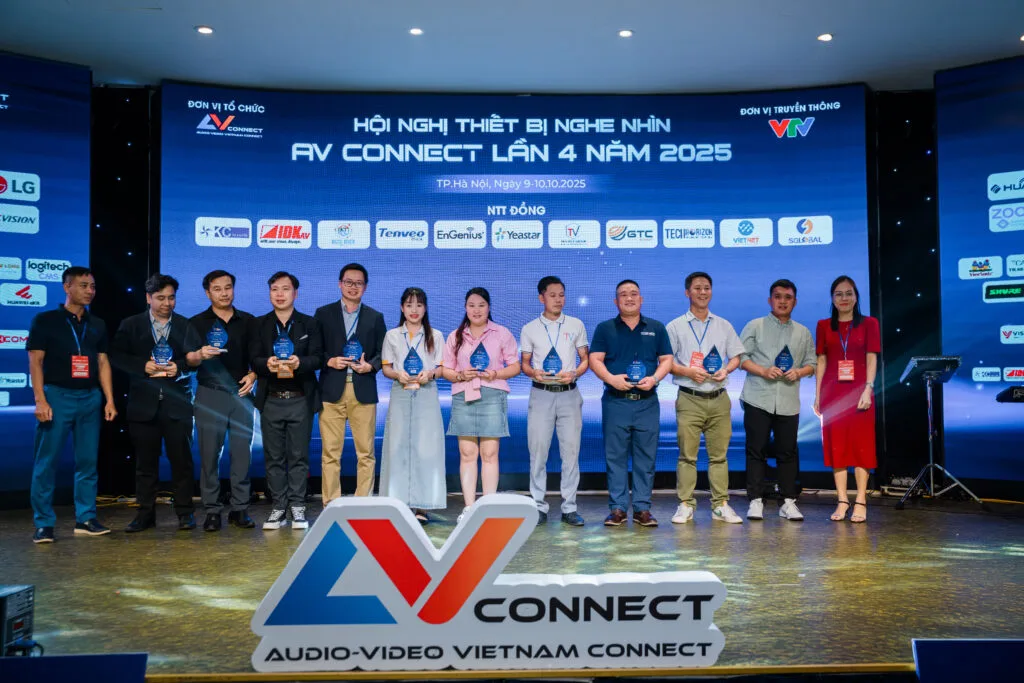 Cúp lưu niệm tại AV CONNECT 2025